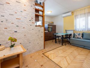 23941334-Ferienwohnung-5-Crikvenica-300x225-2