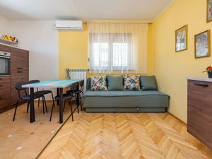 23941334-Ferienwohnung-5-Crikvenica-300x225-5