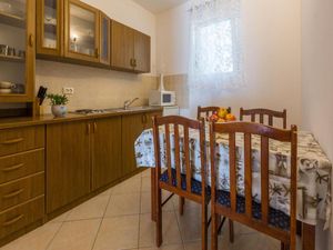 23941767-Ferienwohnung-4-Crikvenica-300x225-5