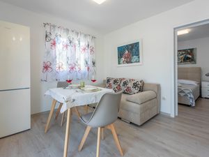 23945531-Ferienwohnung-2-Crikvenica-300x225-4