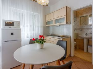 23941280-Ferienwohnung-4-Crikvenica-300x225-1