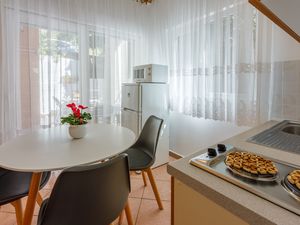 23941280-Ferienwohnung-4-Crikvenica-300x225-2