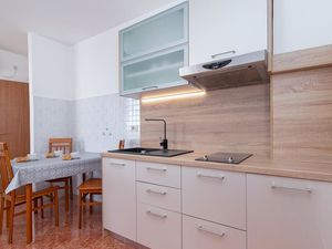 23941292-Ferienwohnung-3-Crikvenica-300x225-2