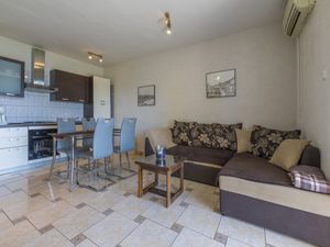 23941306-Ferienwohnung-4-Crikvenica-300x225-2