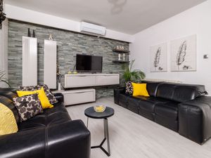 23941311-Ferienwohnung-4-Crikvenica-300x225-5