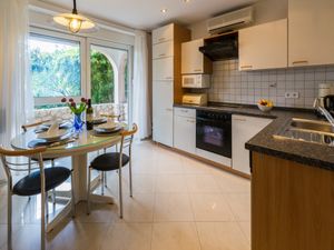 23941328-Ferienwohnung-4-Crikvenica-300x225-2