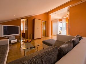 23941372-Ferienwohnung-4-Crikvenica-300x225-5