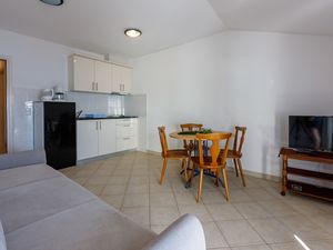 23942273-Ferienwohnung-4-Crikvenica-300x225-5