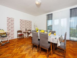 23942671-Ferienwohnung-8-Crikvenica-300x225-4