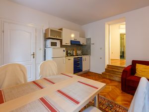 23942692-Ferienwohnung-4-Crikvenica-300x225-3