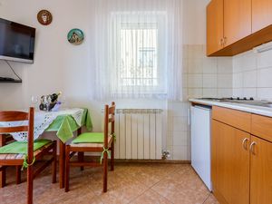 23942711-Ferienwohnung-4-Crikvenica-300x225-3