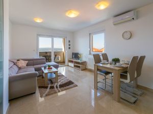 23942834-Ferienwohnung-2-Crikvenica-300x225-0