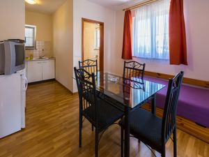 23943147-Ferienwohnung-3-Crikvenica-300x225-0