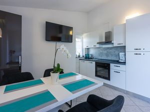 23943346-Ferienwohnung-4-Crikvenica-300x225-2