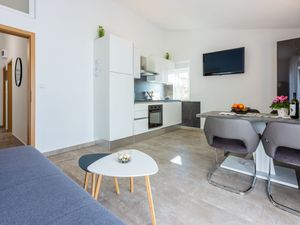 23943347-Ferienwohnung-4-Crikvenica-300x225-2