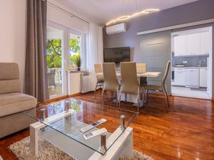 23943880-Ferienwohnung-6-Crikvenica-300x225-2