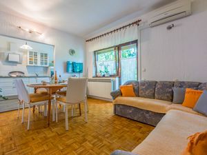 23945303-Ferienwohnung-6-Crikvenica-300x225-1