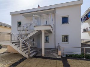 23944546-Ferienwohnung-4-Crikvenica-300x225-3