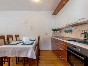 23945048-Ferienwohnung-5-Crikvenica-300x225-4