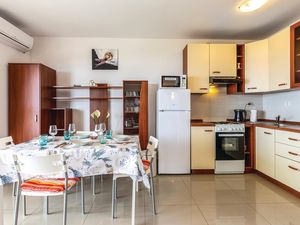 23723028-Ferienwohnung-6-Crikvenica-300x225-3