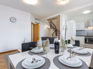 23737975-Ferienwohnung-8-Crikvenica-300x225-3