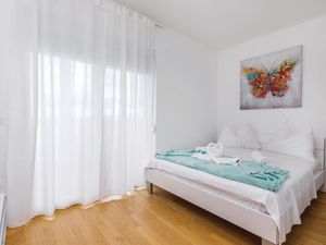 23737975-Ferienwohnung-8-Crikvenica-300x225-4