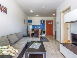 23740470-Ferienwohnung-4-Crikvenica-300x225-3