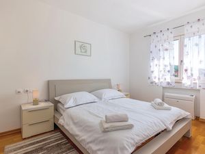 23740470-Ferienwohnung-4-Crikvenica-300x225-4