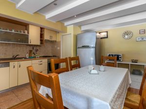 23751029-Ferienwohnung-4-Crikvenica-300x225-3