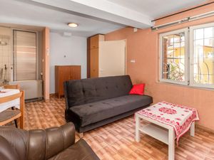 23755314-Ferienwohnung-4-Crikvenica-300x225-3