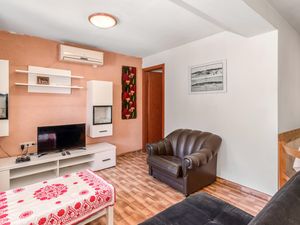 23755314-Ferienwohnung-4-Crikvenica-300x225-4