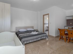 23755727-Ferienwohnung-2-Crikvenica-300x225-3