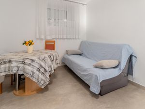 23758132-Ferienwohnung-4-Crikvenica-300x225-3