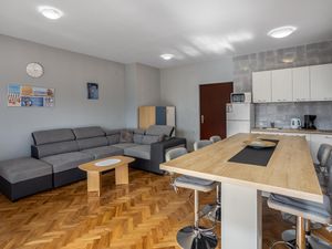 24000976-Ferienwohnung-6-Crikvenica-300x225-2