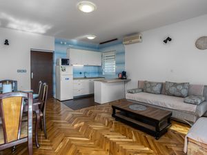 24000977-Ferienwohnung-6-Crikvenica-300x225-4