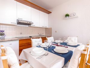 24003175-Ferienwohnung-5-Crikvenica-300x225-4