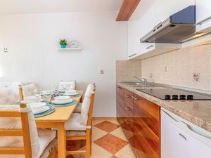 24003178-Ferienwohnung-5-Crikvenica-300x225-4