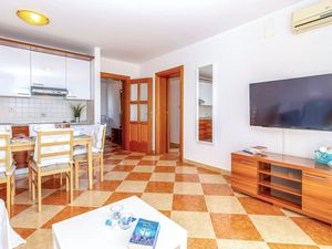 24003179-Ferienwohnung-5-Crikvenica-300x225-3