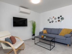 24003385-Ferienwohnung-6-Crikvenica-300x225-3