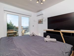 24003915-Ferienwohnung-2-Crikvenica-300x225-5