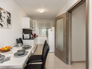 23721511-Ferienwohnung-5-Crikvenica-300x225-2