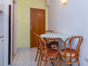 18559768-Ferienwohnung-4-Crikvenica-300x225-4