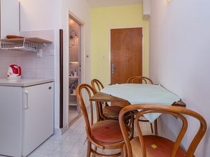 18559768-Ferienwohnung-4-Crikvenica-300x225-5