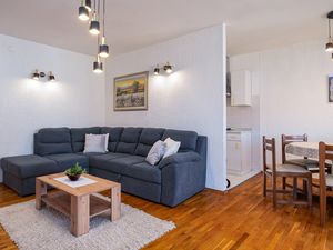 18559769-Ferienwohnung-6-Crikvenica-300x225-4