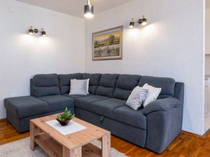 18559769-Ferienwohnung-6-Crikvenica-300x225-5