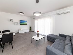 18693940-Ferienwohnung-4-Crikvenica-300x225-1