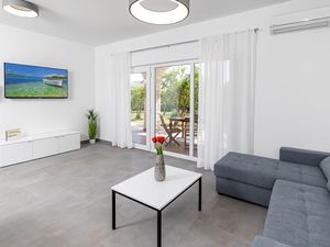 18693940-Ferienwohnung-4-Crikvenica-300x225-2