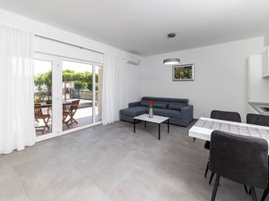 18693940-Ferienwohnung-4-Crikvenica-300x225-3