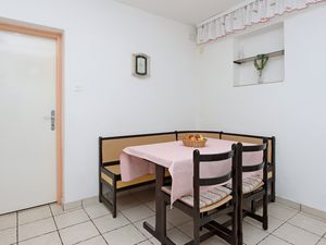 19127902-Ferienwohnung-4-Crikvenica-300x225-1