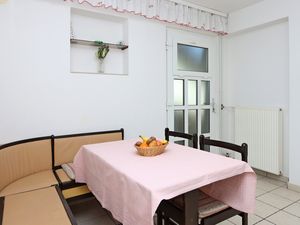 19127902-Ferienwohnung-4-Crikvenica-300x225-2